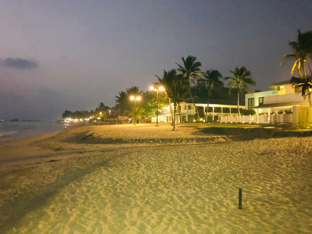 Hikkaduwa Backyard Beach Homestay Galle Extérieur photo