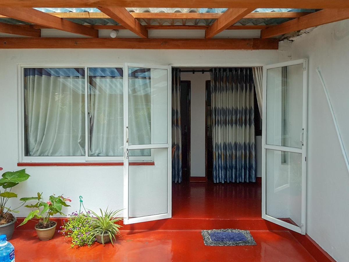 Hikkaduwa Backyard Beach Homestay Galle Extérieur photo