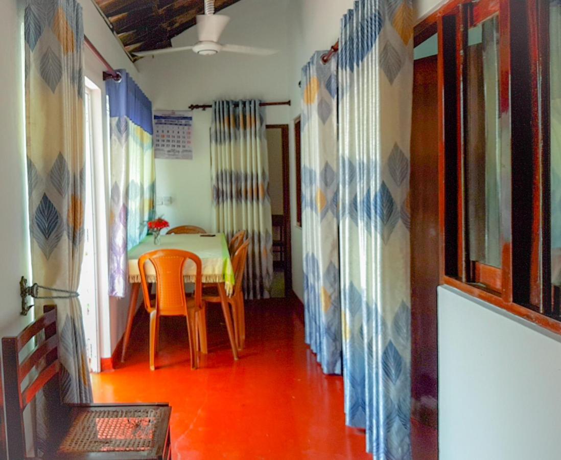 Hikkaduwa Backyard Beach Homestay Galle Extérieur photo